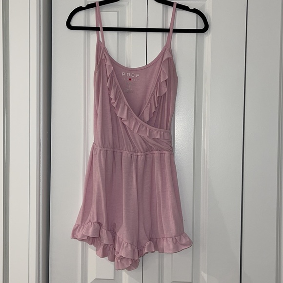 Women’s POOF NY Light Pink Ruffle Romper Small - Picture 2 of 8